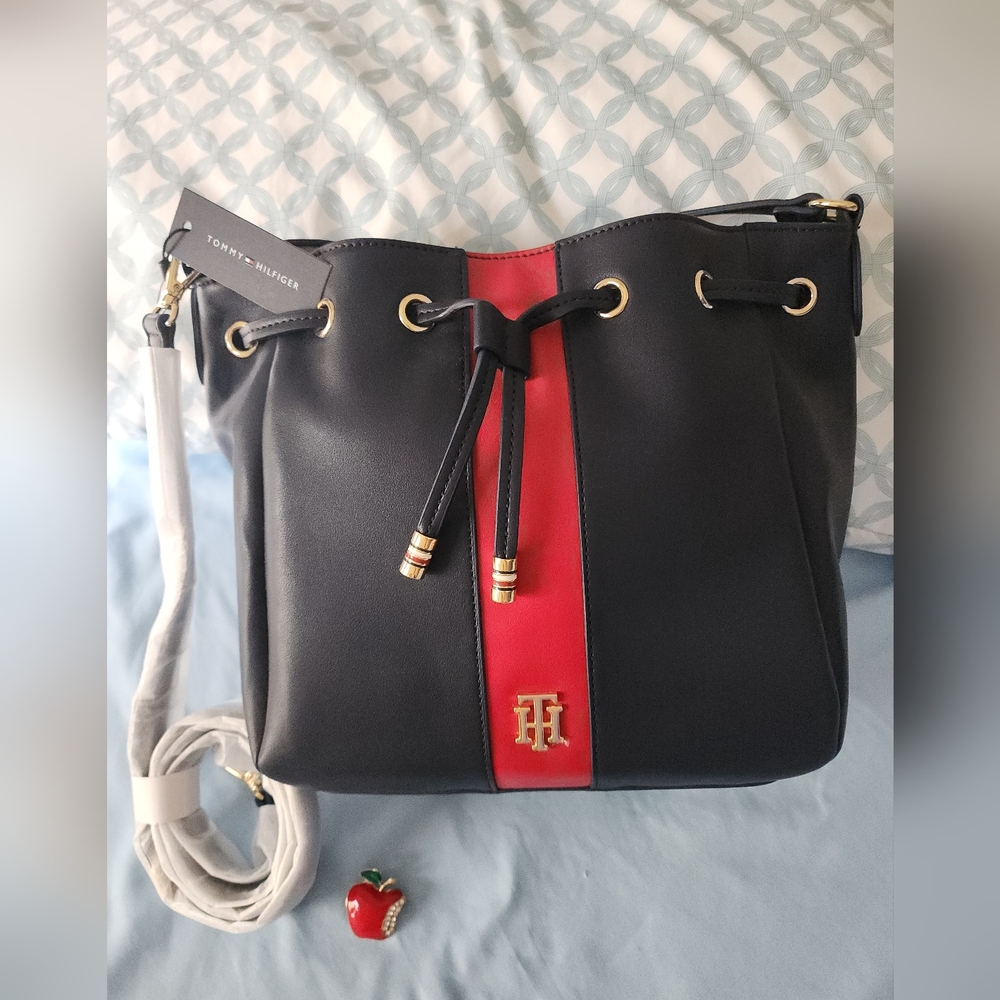 NWT Tommy Hilfiger Black and Red Women's Bag Medium